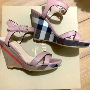 Burberry wedges size 5
